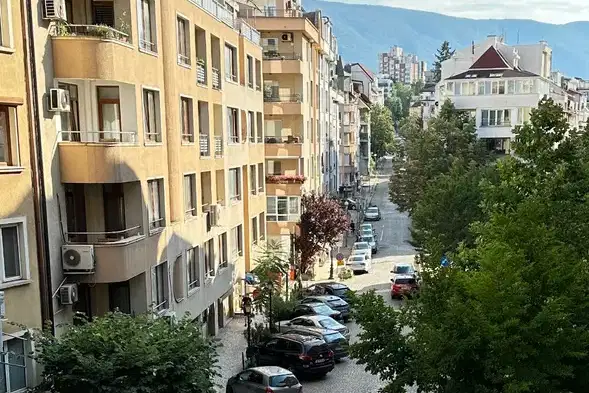 3-bedroom apartment in Sofiya, Lozenec