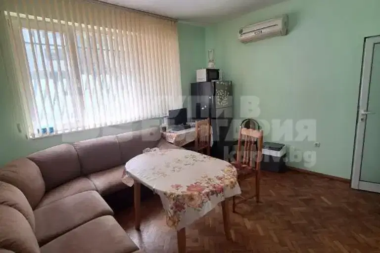 Тристаен апартамент във Варна, Лятно кино Тракия