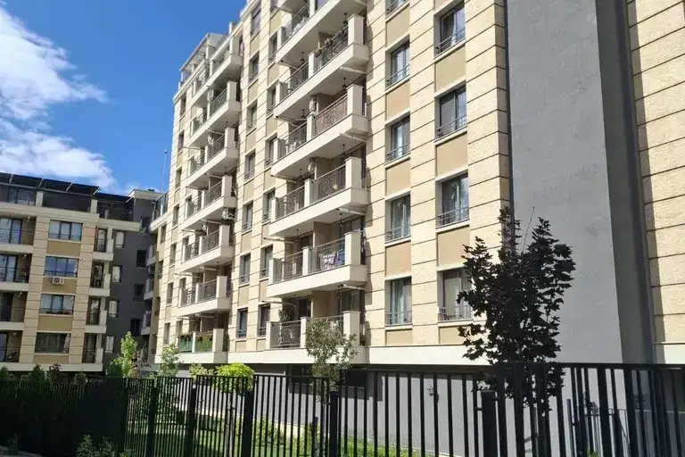 Тристаен апартамент с тераса и гледка към Витоша в Павлово, София