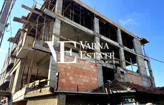 Тристаен апартамент с две тераси в Колхозен пазар, Варна