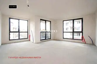 Тристаен апартамент в София, Полигона