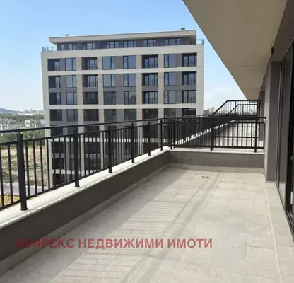 Снимка 2 — Тристаен апартамент с две тераси в Тракия, Пловдив