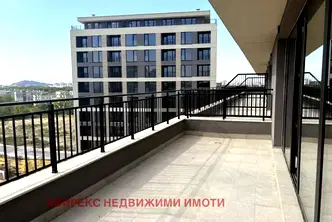 Тристаен апартамент с две тераси в Тракия, Пловдив