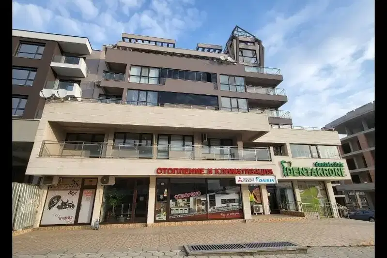 3-bedroom apartment in Kyrdjali, Vyzrojdenci