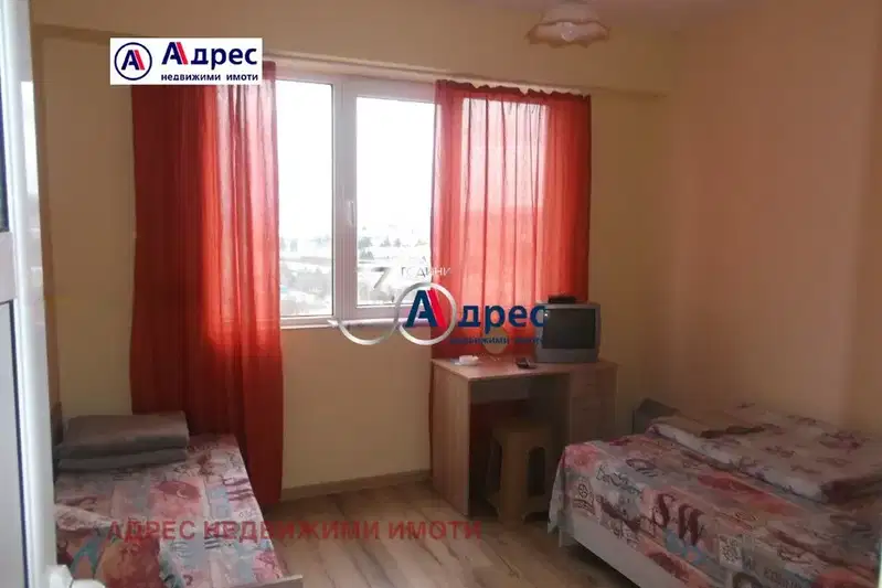 Тристаен апартамент в Зона Б, Велико Търново с две тераси