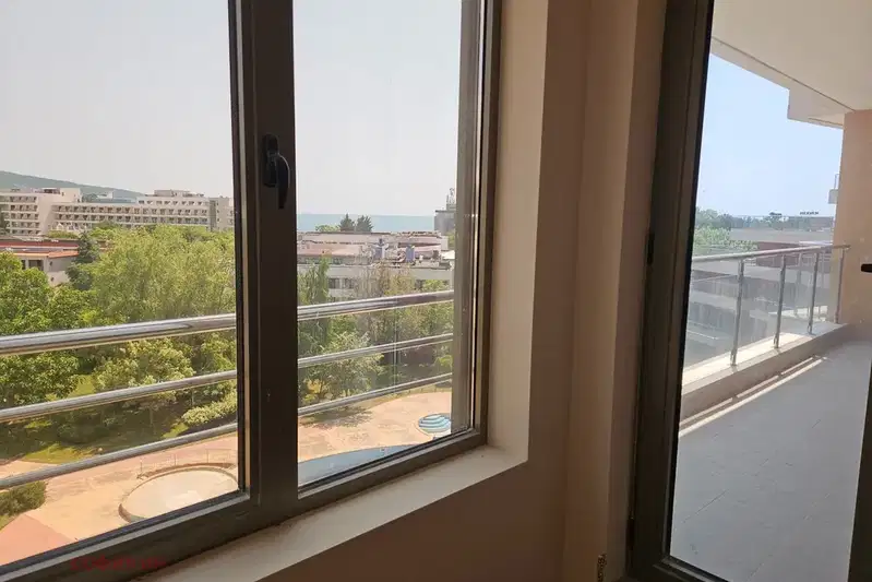 Тристаен апартамент в Бургас, к.к. Слънчев бряг