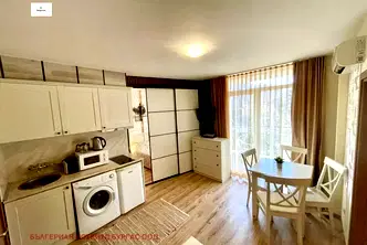 Тристаен апартамент в Бургас, к.к. Слънчев бряг