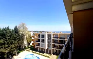 Тристаен апартамент в Бургас, с. Равда