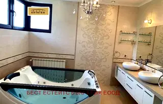 Просторен 4-стаен апартамент с голяма тераса в м-т Киноцентъра, София