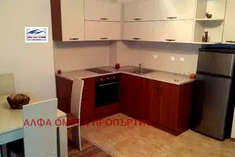 Тристаен апартамент с асансьор в Лятно кино Тракия, Варна