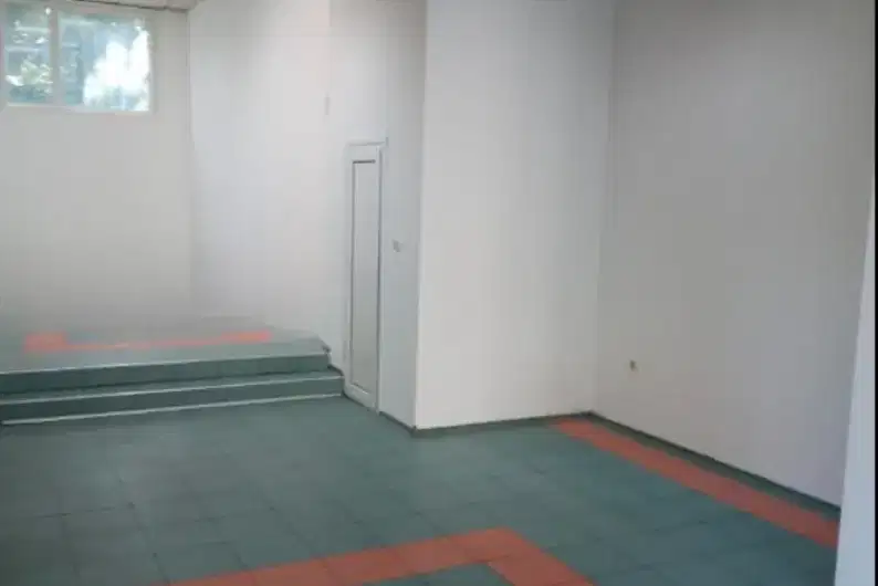 Магазин в Русе, Широк център