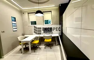 Офис във Варна, Център