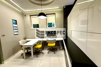 Офис във Варна, Център