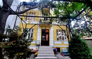 Офис във Варна, Център