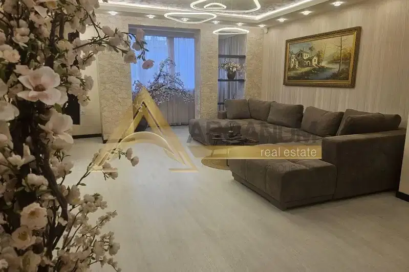 Тристаен апартамент във Варна, Център
