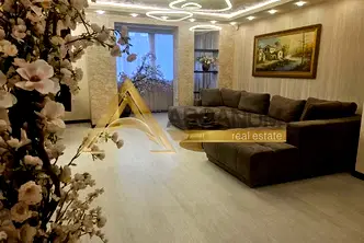 Тристаен апартамент във Варна, Център