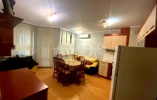 Тристаен апартамент с две тераси в Конфуто, Варна