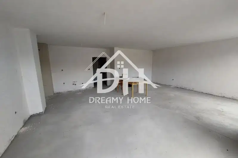 4-bedroom apartment in Kyrdjali, Vyzrojdenci