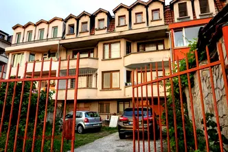 Многостаен апартамент в София, Самоков