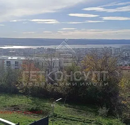 Снимка 2 — Двустаен апартамент с панорамна гледка в м-т Пчелина, Варна