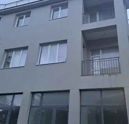 Снимка 2 — Двустаен апартамент в Шумен, Пазара