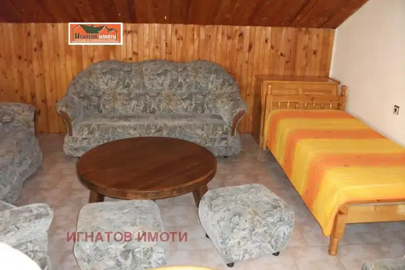 Floor of House in Pazardjik, Centyr
