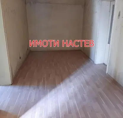 Photo 3 — Floor of House in Shumen, Kurshun Cheshma