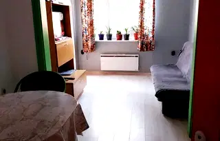 Етаж от къща в София, Левски