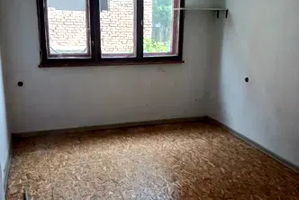 Етаж от къща в Плевен, Широк център