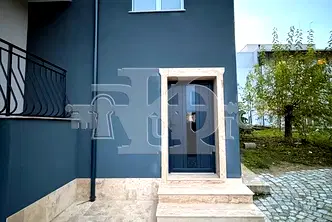 Етаж от къща във Варна, Виница