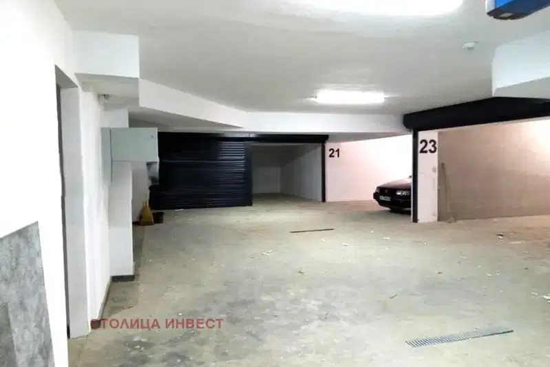 Garage/Parking in Ruse, Centyr