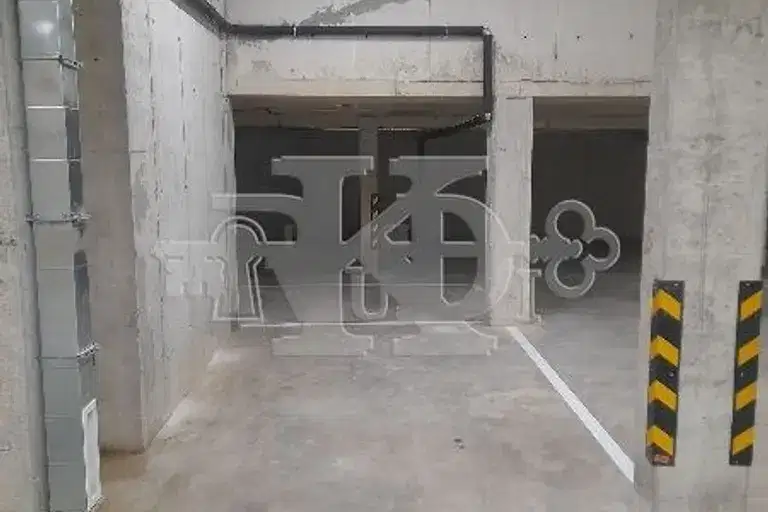 Garage/Parking in Varna, Pobeda
