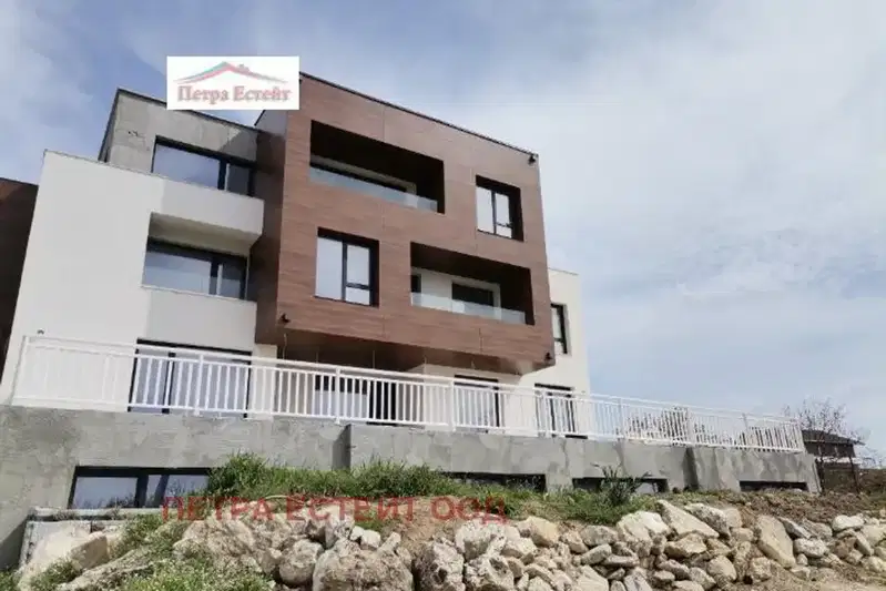 Hotel in Varna, Alen Mak
