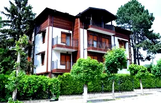 Хотел в Плевен, Червен бряг