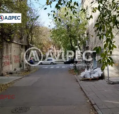 Снимка 2 — Къща във Варна, Център