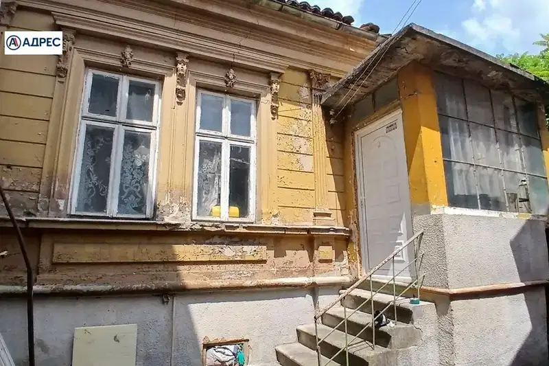 House in Shumen, Centyr