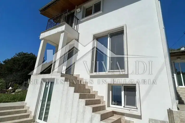 House in Varna, Akchelar