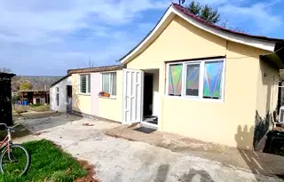 Къща в Раз, Промишлена зона - Запад