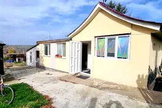 Къща в Раз, Промишлена зона - Запад