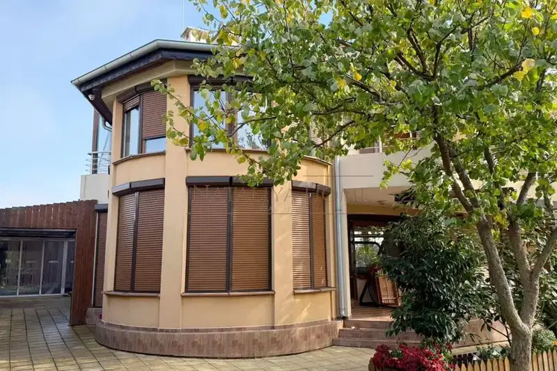 Къща в Бургас, Сарафово
