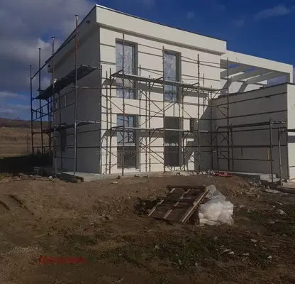 Снимка 4 — Двуетажна къща с 5 спални и голяма тераса в с. Кошарица