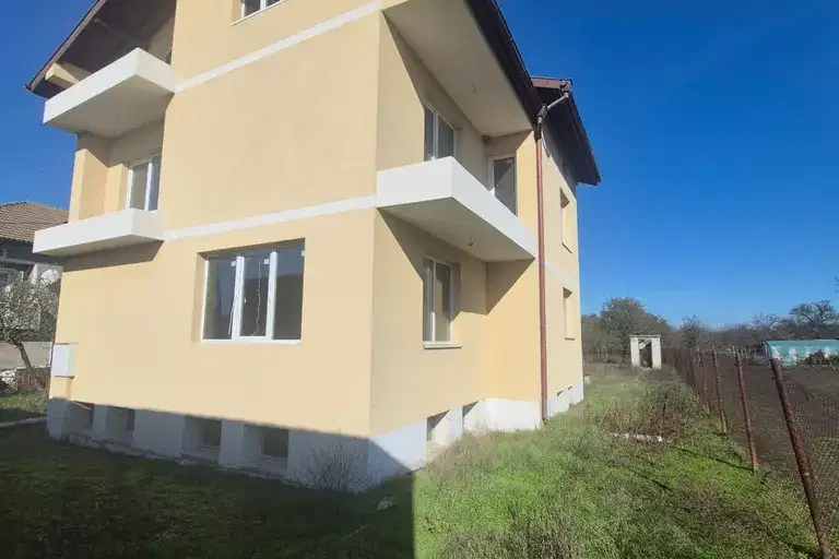 House in Oblast Dobrich, Donchevo