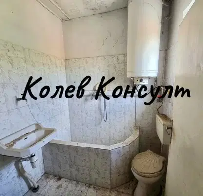 Снимка 5 — Двуетажна къща с 6 стаи в с. Добрич, област Хасково
