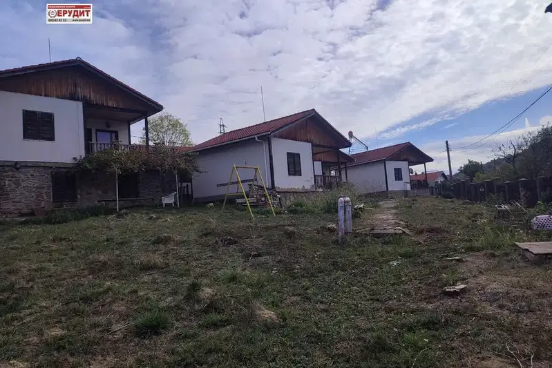 House in Oblast Lovech, Aprilci