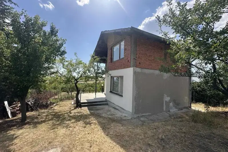 Brick house with 3 rooms in Raduy village, Pernik region
