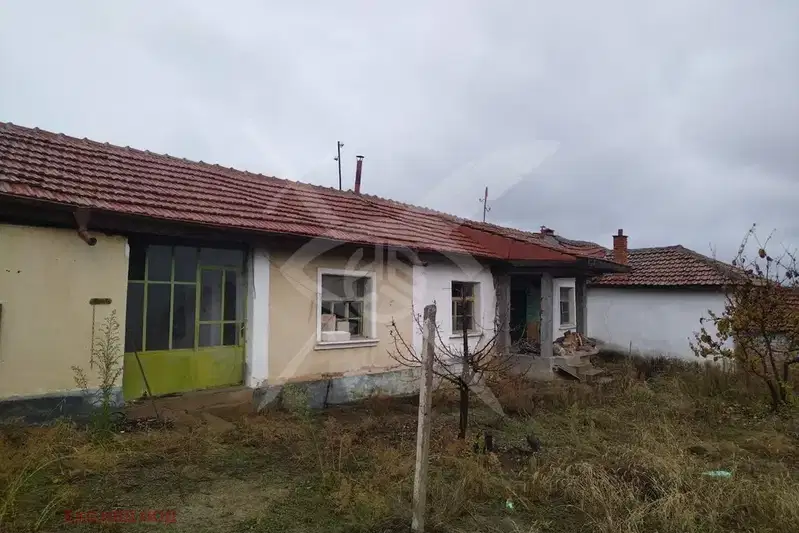 Къща с 4 стаи в с. Старосел, област Пловдив