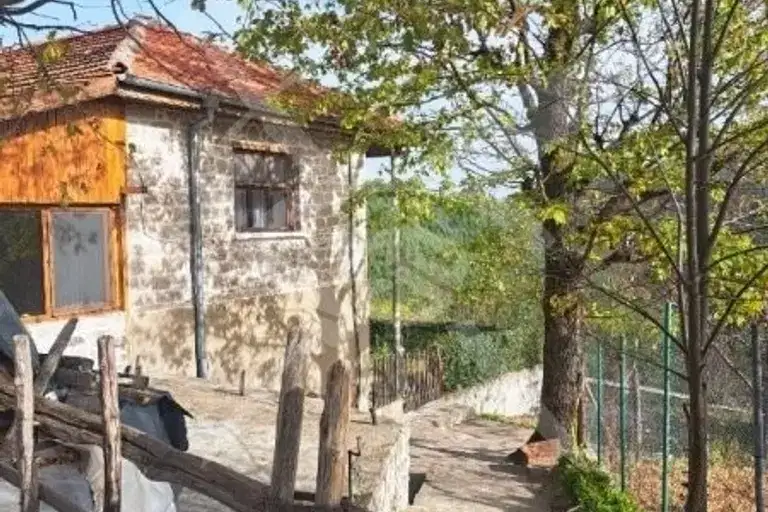 House in Oblast Plovdiv, Vrata