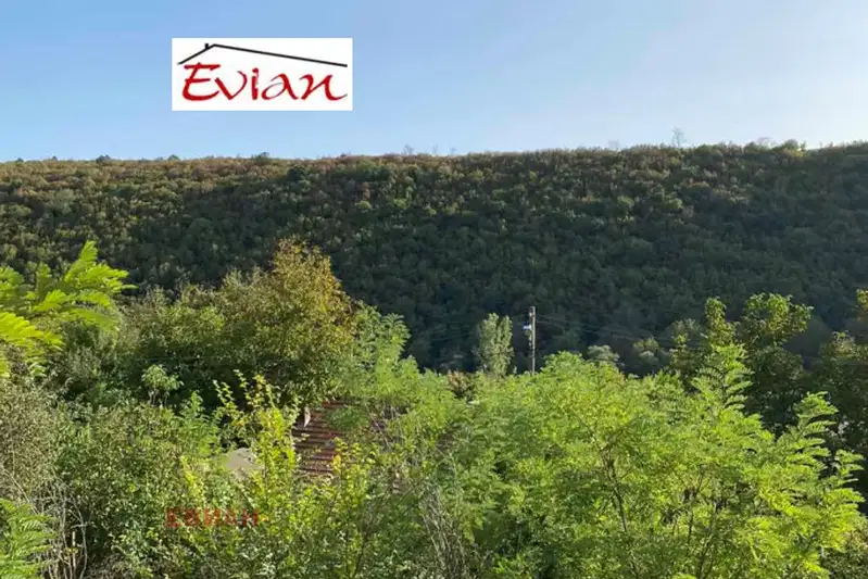Къща с двор 1220 кв.м в с. Табачка, област Русе