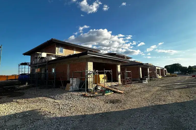 House in област София, Bojurishte