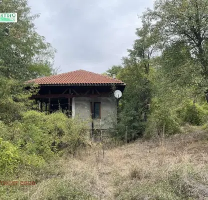 Photo 2 — House in област София, Pravec